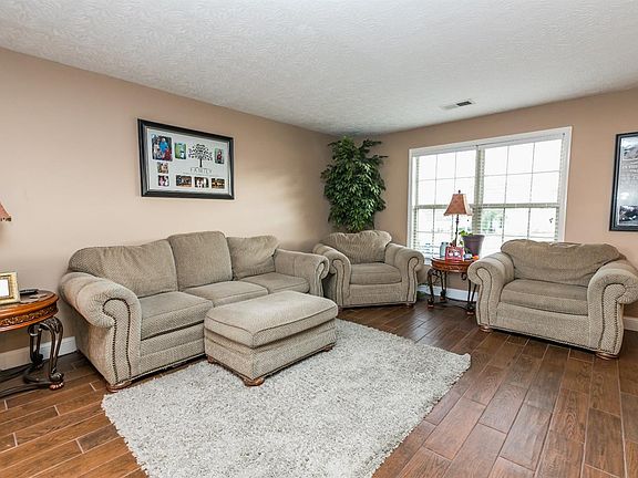 2nd image of 305 Thames Cir