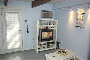 3rd image of 202 Franklin Ave Unit 1