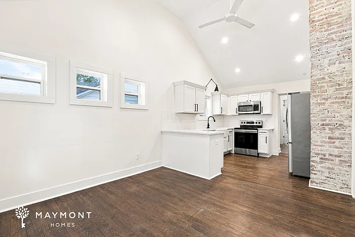 3 bed, 2.0 bath, 1400 sqft, $2,045 — Photo 4
