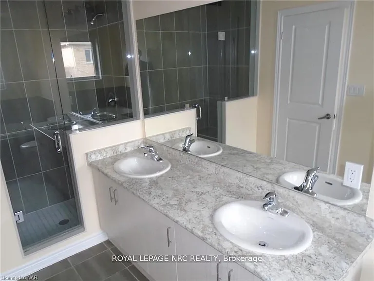 37 Sparkle Dr — Photo 13