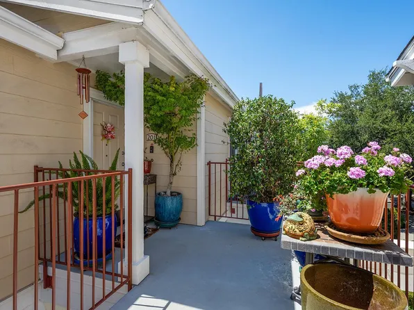 530 Entrada Drive #201, Novato, CA 94949