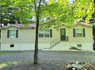 1719 Rolling Hills Dr, Tobyhanna, PA 18466