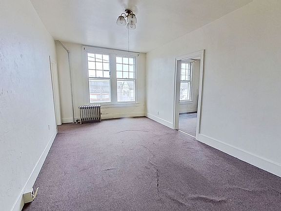 5th image of 17 E Main St APT 3