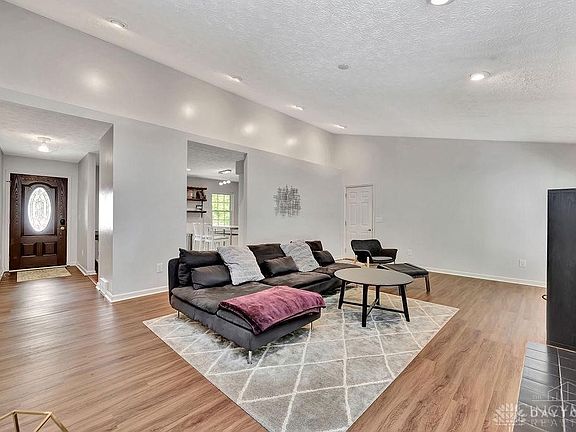 5th image of 784 High Meadow Ln
