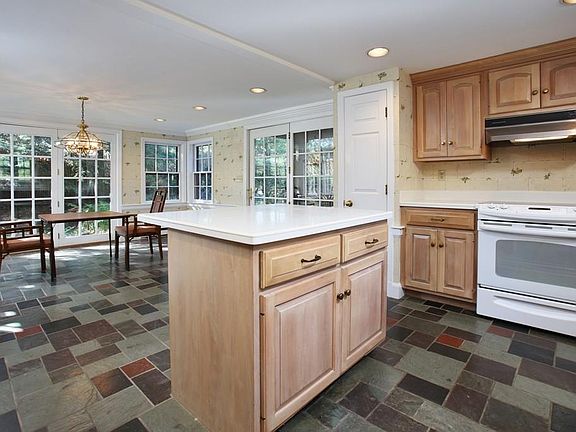 4th image of 921 E Squantum St