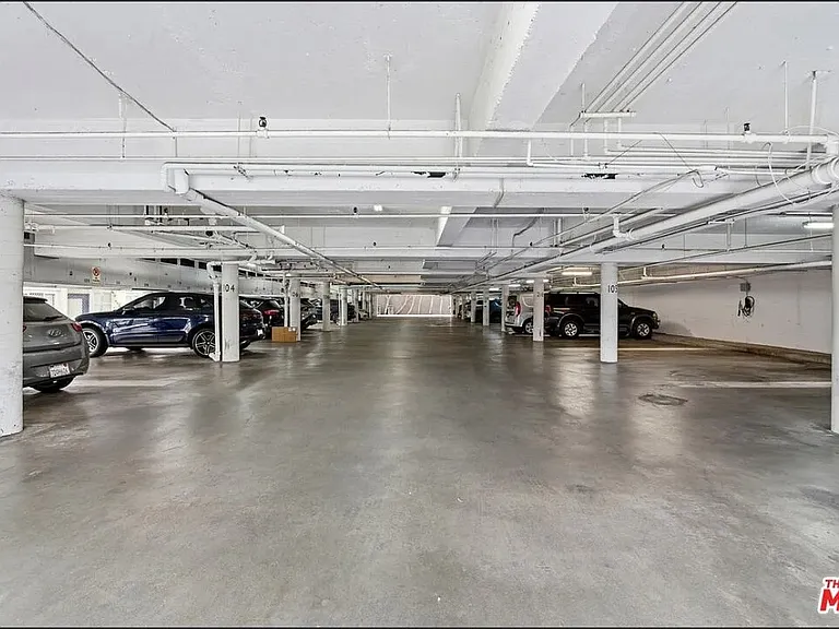 1233 N Laurel Ave #109 — Photo 10