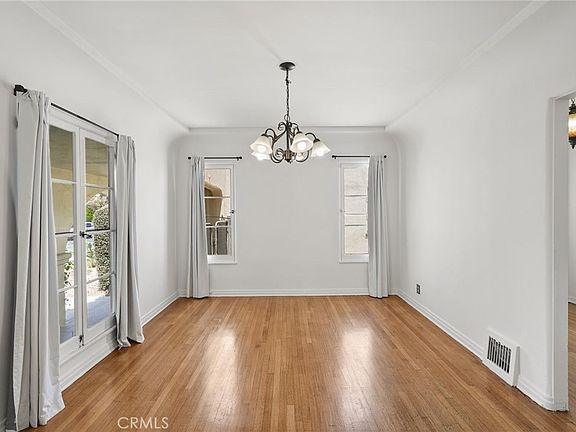 4th image of 438 N Martel Ave