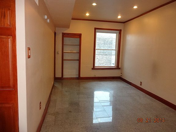 2nd image of 1063 W Argyle St #3D
