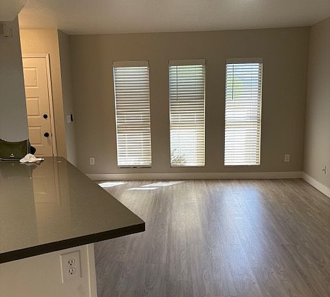 2nd image of 576 Sellers Pl Building 18
