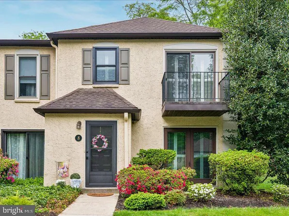 8 Summit Dr, Bryn Mawr, PA 19010