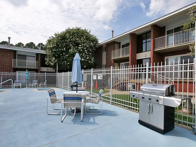 East Bay Apartments — Photo 17