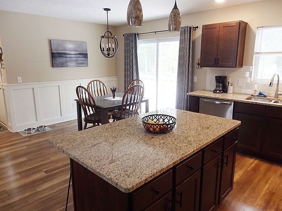 3rd image of 2047 N Lakeshore Dr