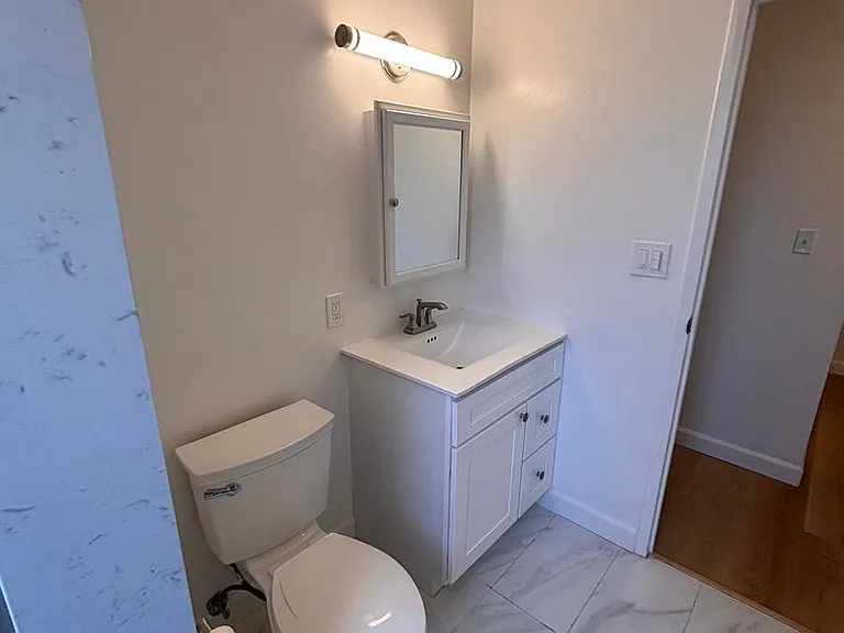 Oak Lane 960 — Photo 15