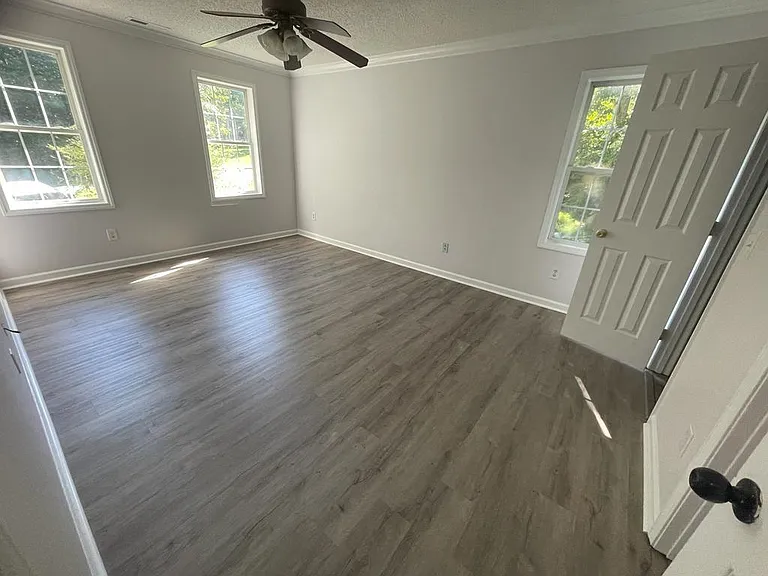 153 Troy Dr — Photo 18
