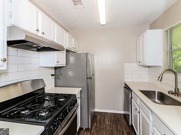 3rd image of 2606 Foxhall Way SE