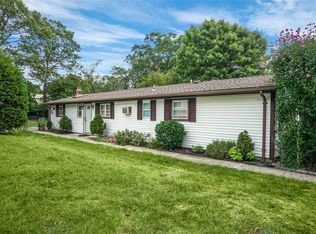 31 Rexmere Ave, Farmingville, NY 11738