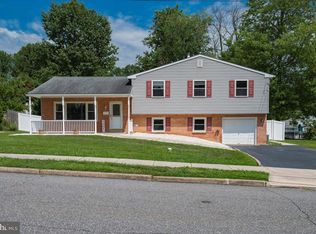 2475 Overlook Dr, Aston, PA 19014