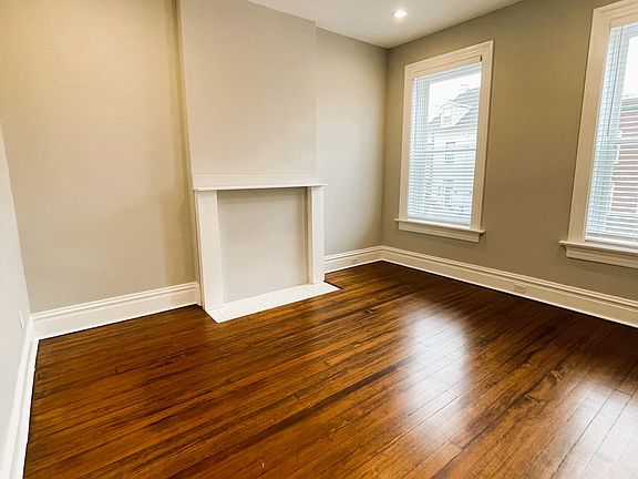 2nd image of 2821 Magnolia Ave #2