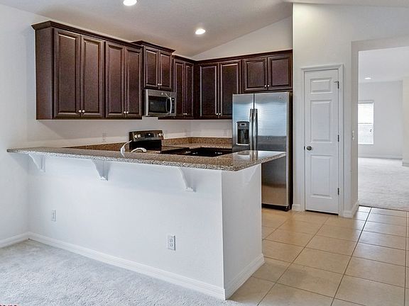 4th image of 275 Sparrow Hawk Dr
