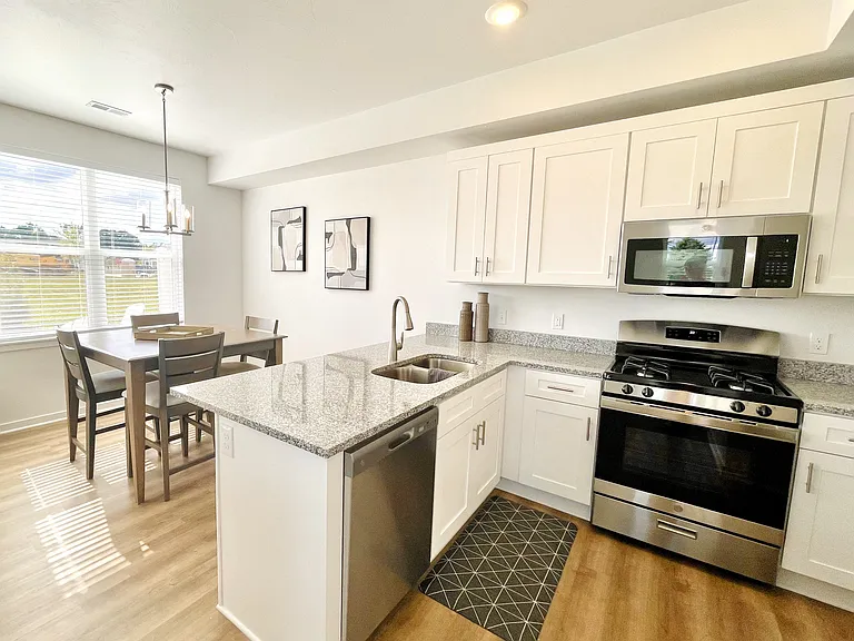 Elmwood Lake Apartments — Photo 10