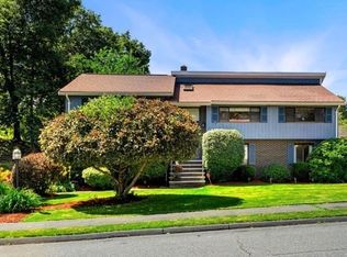 7 Oakridge Dr, Saugus, MA 01906