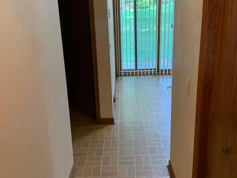 Hallway - front door to kitchen
