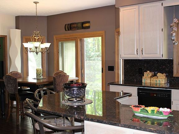 3rd image of 14900 Lancelot Ln W