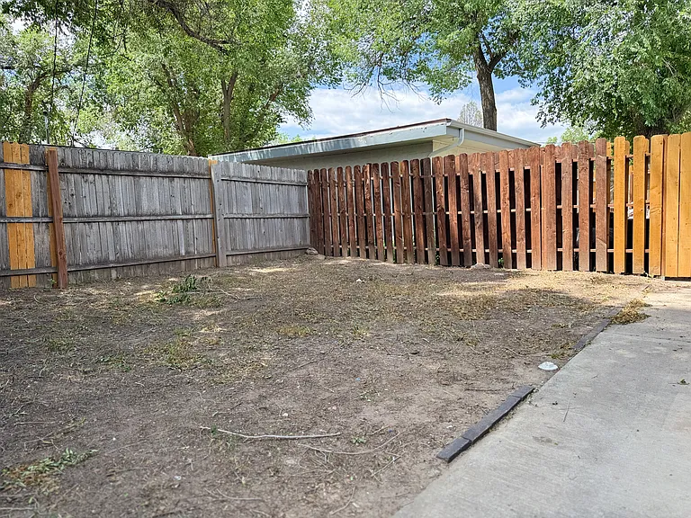 2412 E Saint Vrain St #B — Photo 14