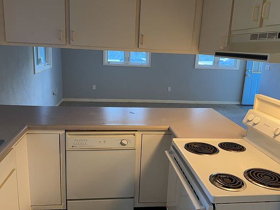 3rd image of 931 E Briarwood Ct