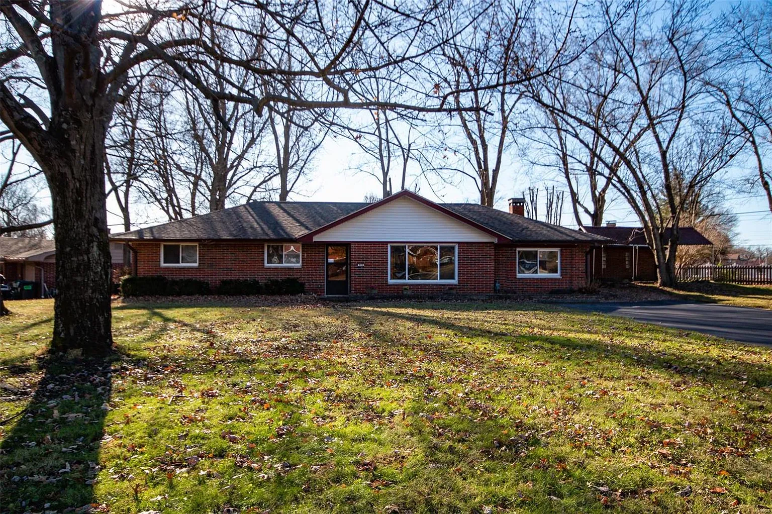 905 Express Dr photo 1