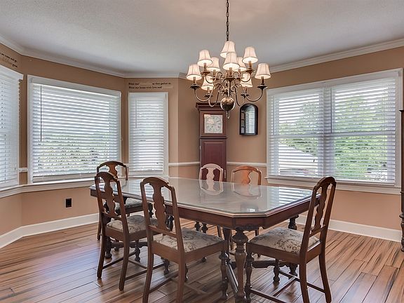 5th image of 447 Meadowlands Ct