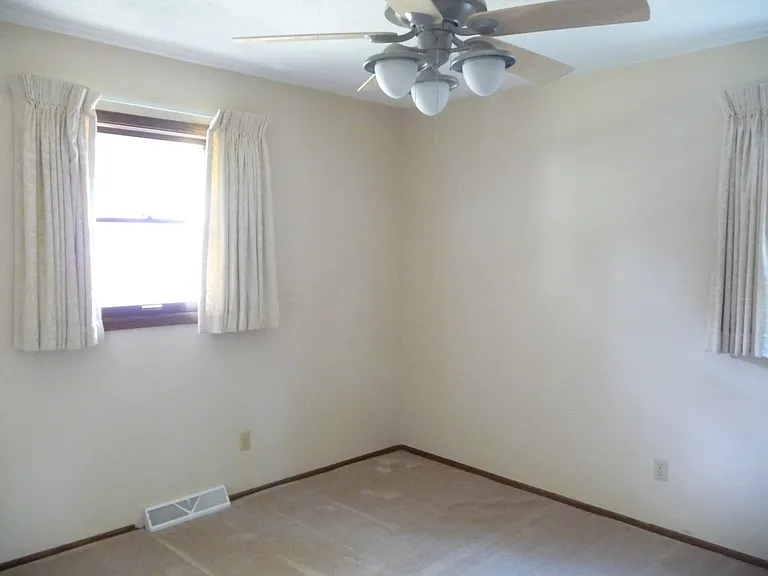 1047 Tyler St S — Photo 6