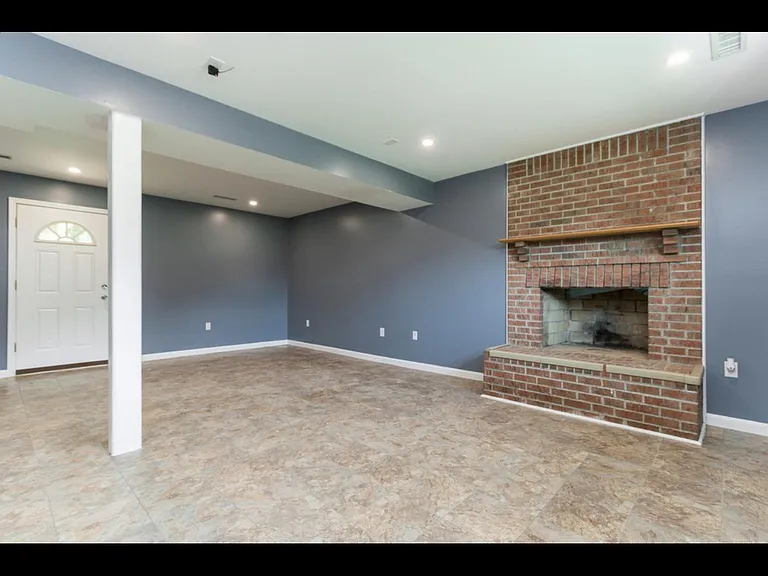 1214 Dewberry Dr — Photo 11
