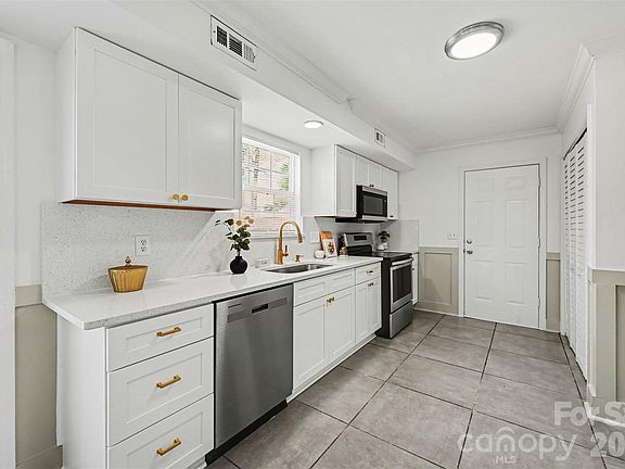 3rd image of 1782 Baylor Dr