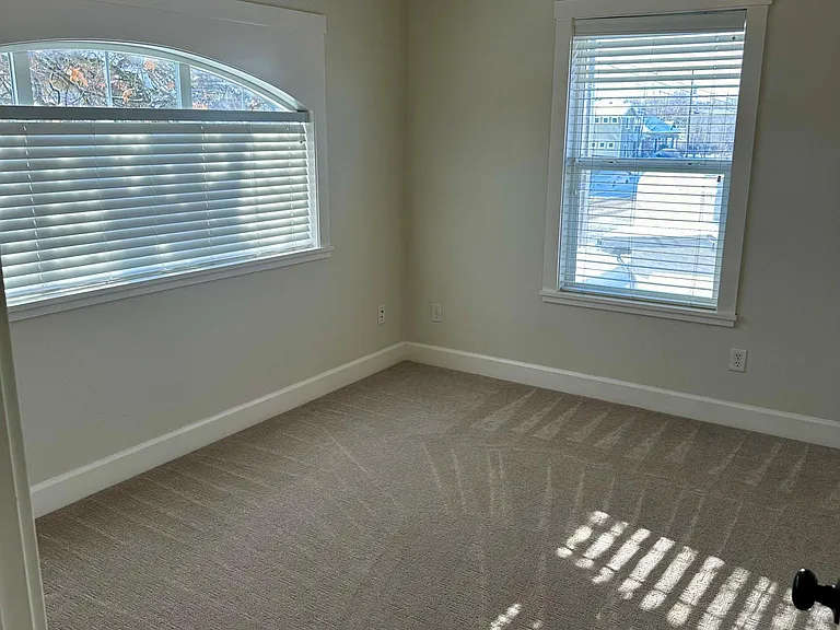 718 W Iowa St — Photo 19