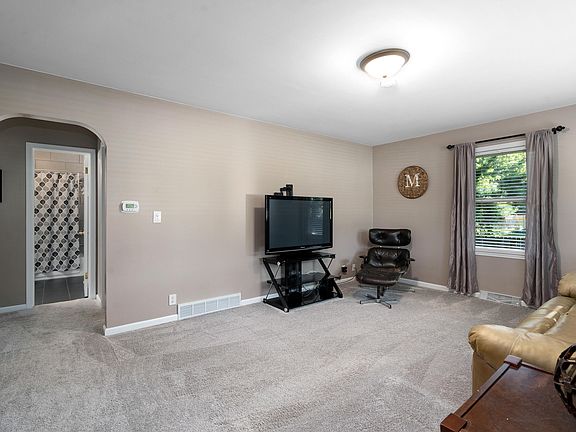 3rd image of 9088 Summit Ave NE