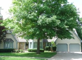 8318 Richards Rd, Lenexa, KS 66215