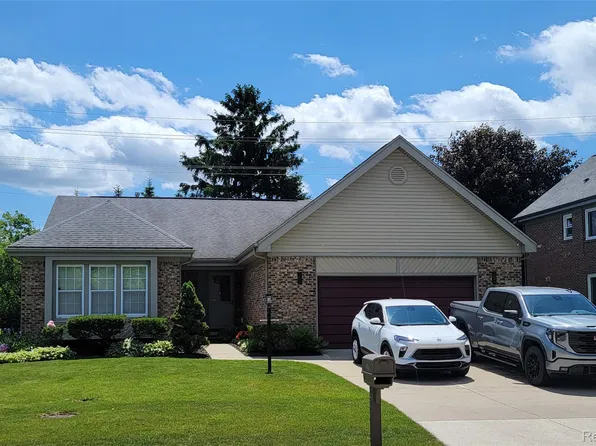 201 Sandalwood Dr, Rochester Hills, MI 48307