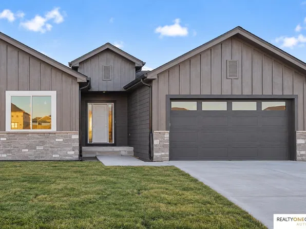 5038 N 213th St, Elkhorn, NE 68022