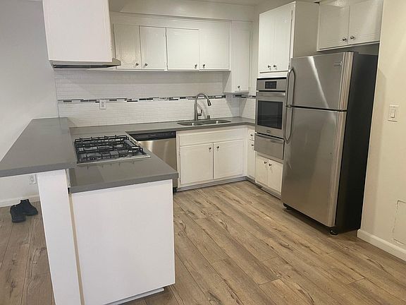 3rd image of 711 Westmount Dr #102