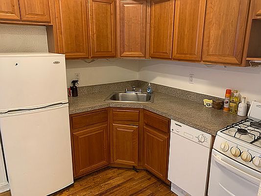 4th image of 220 E 74th St APT 2B