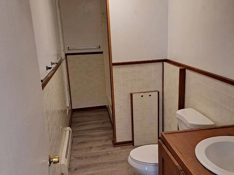 604 White St SW — Photo 3