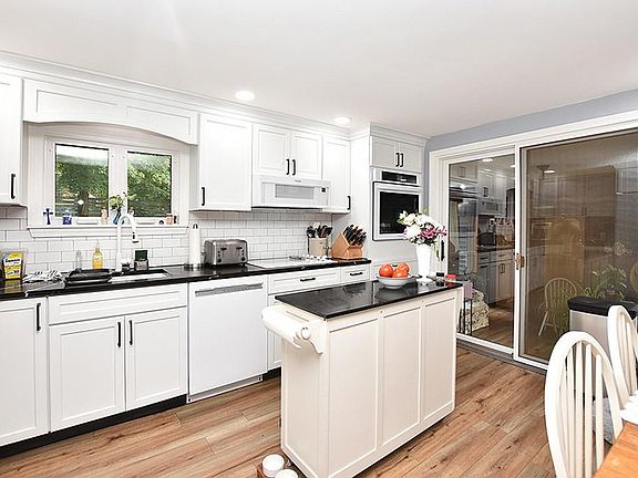 4th image of 93 Esmond St