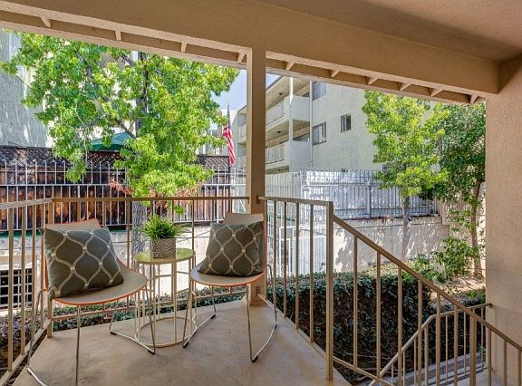 4th image of 485 S Madison Ave APT 6