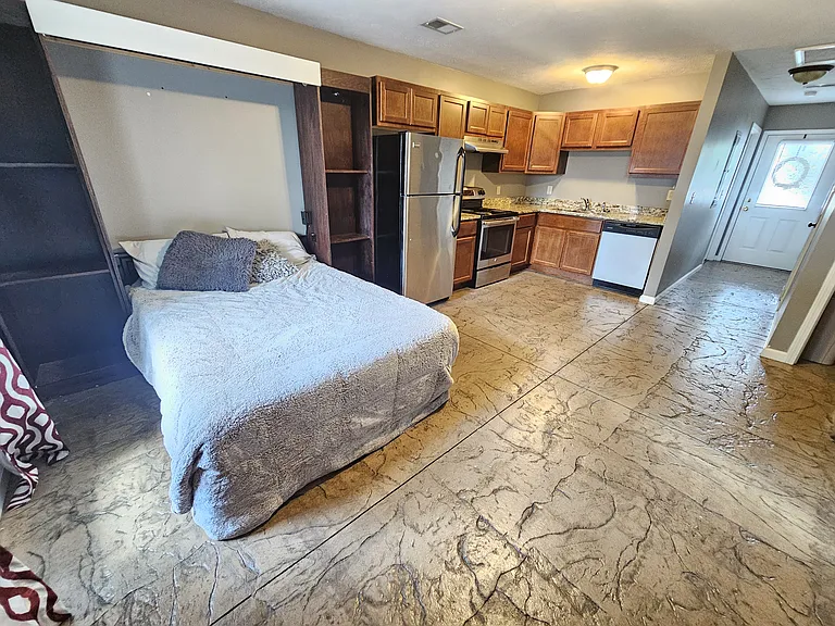 312 W Monroe St #1 — Photo 8