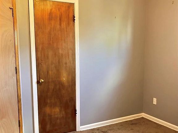 5th image of 411 Woodlawn Ave
