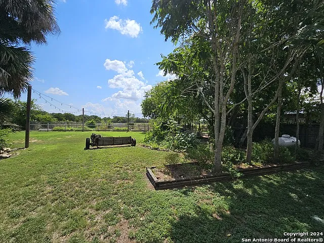 106 W Specht Rd — Photo 19