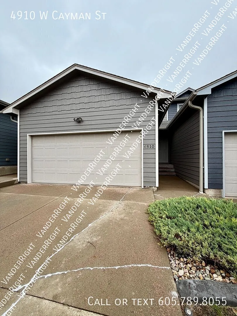 Updated 3 bedroom 2.5 Bathroom with Large Unfinished Basement! — Photo 2