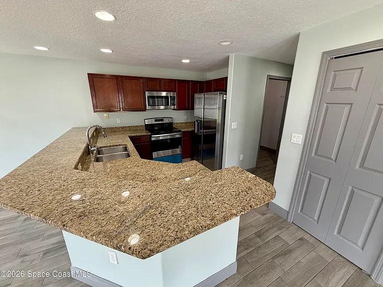 915 Twisting Branch Ct — Photo 8