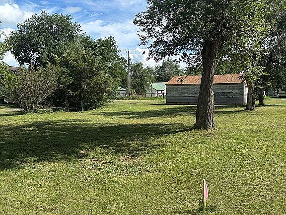 4th image of 227 8th St